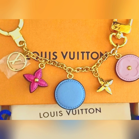 Authentic Louis Vuitton Preppy flowers Bag Charm. New w/box & dust bag - Picture 2 of 12